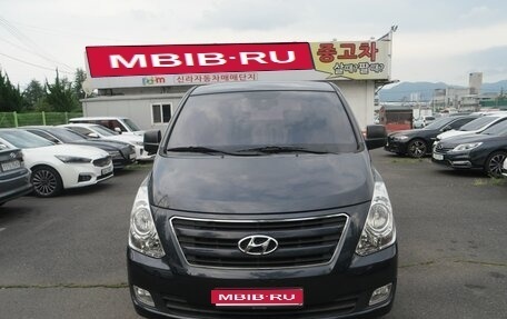 Hyundai Grand Starex Grand Starex I рестайлинг 2, 2017 год, 1 950 000 рублей, 1 фотография