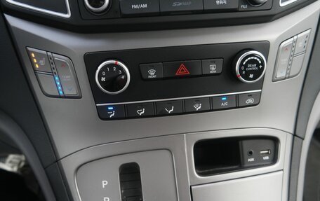 Hyundai Grand Starex Grand Starex I рестайлинг 2, 2017 год, 1 950 000 рублей, 9 фотография