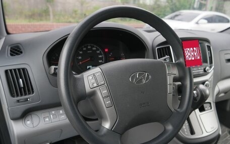 Hyundai Grand Starex Grand Starex I рестайлинг 2, 2017 год, 1 950 000 рублей, 6 фотография