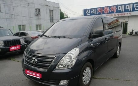 Hyundai Grand Starex Grand Starex I рестайлинг 2, 2017 год, 1 950 000 рублей, 2 фотография