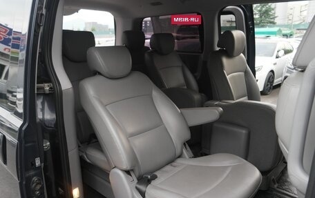 Hyundai Grand Starex Grand Starex I рестайлинг 2, 2017 год, 1 950 000 рублей, 16 фотография