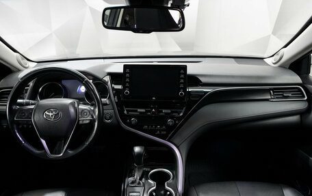 Toyota Camry, 2021 год, 2 850 000 рублей, 8 фотография