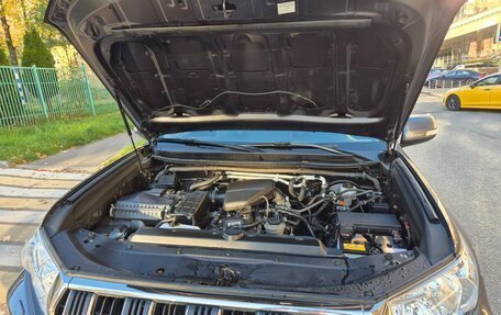 Toyota Land Cruiser Prado 150 рестайлинг 2, 2019 год, 3 850 000 рублей, 3 фотография