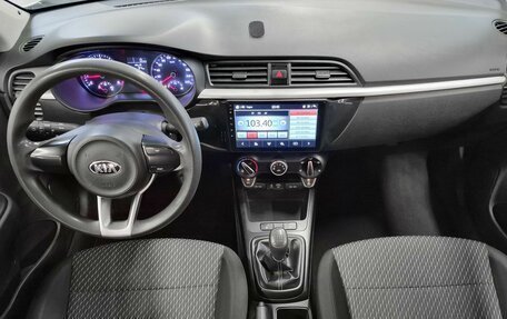 KIA Rio IV, 2017 год, 819 000 рублей, 9 фотография