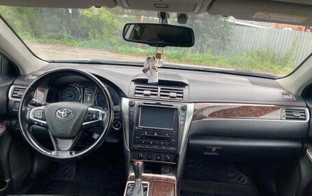 Toyota Camry, 2017 год, 2 350 000 рублей, 8 фотография