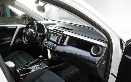 Toyota RAV4, 2013 год, 1 999 000 рублей, 14 фотография