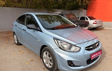 Hyundai Solaris II рестайлинг, 2011 год, 590 000 рублей, 1 фотография