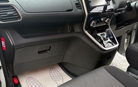 Nissan Serena IV, 2018 год, 1 980 000 рублей, 6 фотография