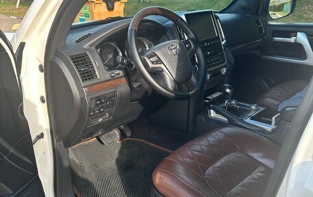 Toyota Land Cruiser 200, 2017 год, 5 999 000 рублей, 9 фотография