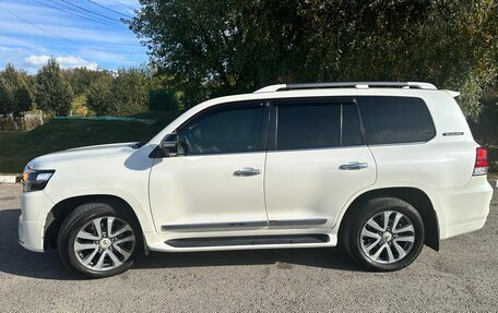 Toyota Land Cruiser 200, 2017 год, 5 999 000 рублей, 7 фотография