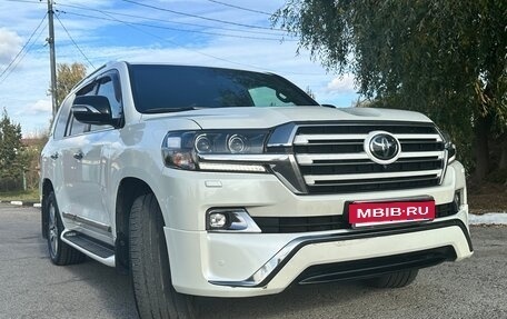 Toyota Land Cruiser 200, 2017 год, 5 999 000 рублей, 2 фотография