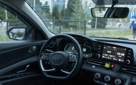 Hyundai Elantra, 2025 год, 1 999 000 рублей, 6 фотография