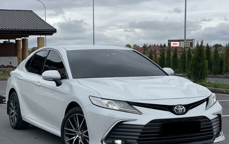 Toyota Camry, 2021 год, 2 000 000 рублей, 1 фотография