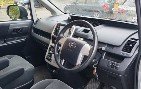 Toyota Noah III, 2012 год, 1 380 000 рублей, 3 фотография