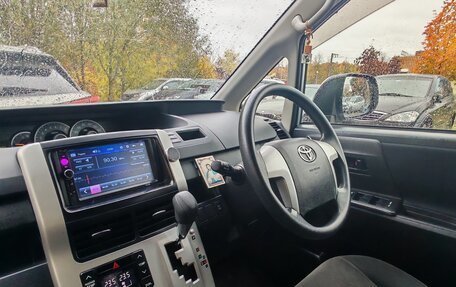 Toyota Noah III, 2012 год, 1 380 000 рублей, 5 фотография