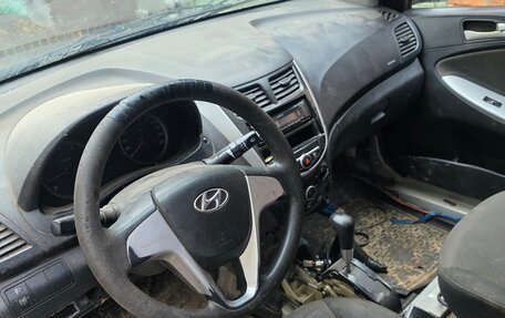Hyundai Solaris II рестайлинг, 2011 год, 160 000 рублей, 13 фотография