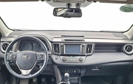 Toyota RAV4, 2017 год, 1 920 000 рублей, 14 фотография