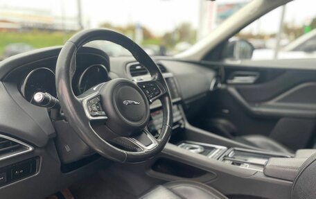Jaguar F-Pace, 2018 год, 2 250 000 рублей, 13 фотография