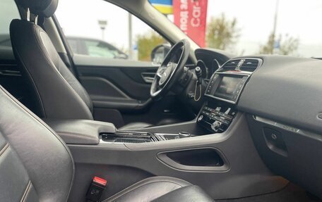 Jaguar F-Pace, 2018 год, 2 250 000 рублей, 23 фотография
