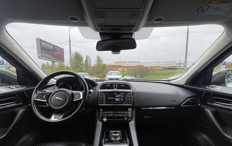 Jaguar F-Pace, 2018 год, 2 250 000 рублей, 30 фотография