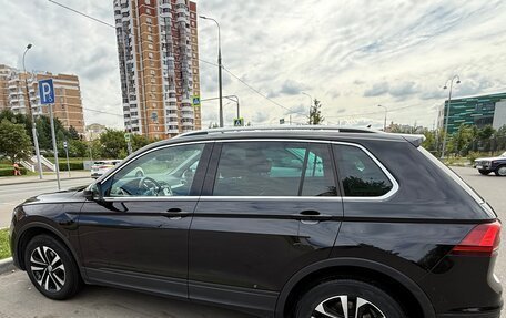 Volkswagen Tiguan II, 2019 год, 2 700 000 рублей, 2 фотография