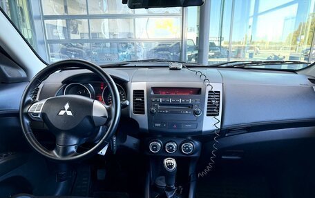 Mitsubishi Outlander III рестайлинг 3, 2011 год, 999 999 рублей, 19 фотография