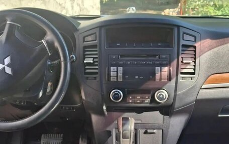 Mitsubishi Pajero IV, 2007 год, 1 600 000 рублей, 2 фотография