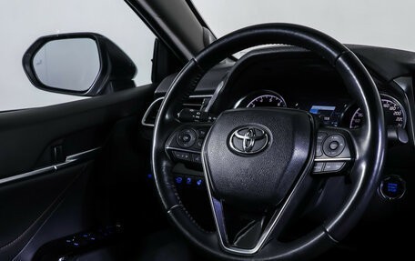 Toyota Camry, 2021 год, 3 450 000 рублей, 12 фотография
