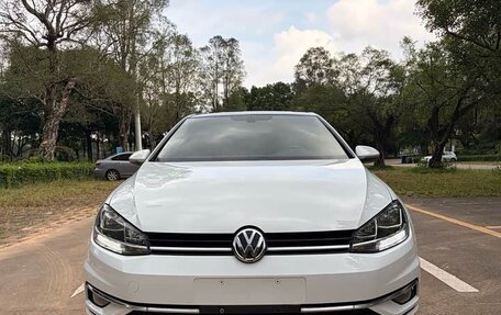 Volkswagen Golf VII, 2019 год, 1 350 777 рублей, 2 фотография