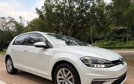 Volkswagen Golf VII, 2019 год, 1 350 777 рублей, 3 фотография
