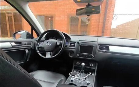Volkswagen Touareg III, 2013 год, 2 200 000 рублей, 2 фотография