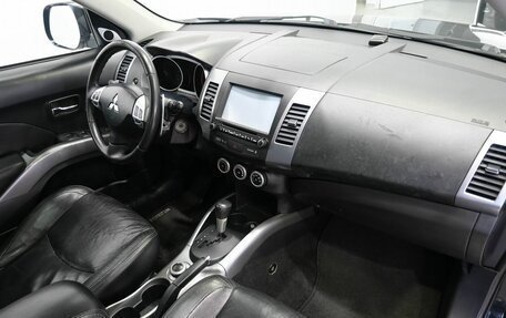 Mitsubishi Outlander III рестайлинг 3, 2007 год, 989 900 рублей, 9 фотография