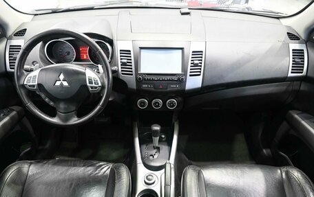 Mitsubishi Outlander III рестайлинг 3, 2007 год, 989 900 рублей, 10 фотография