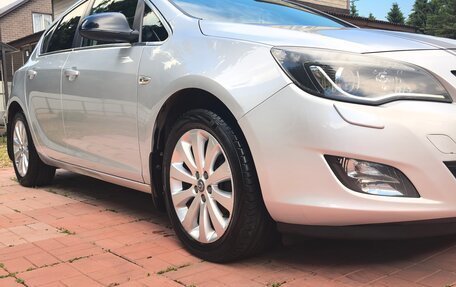 Opel Astra J, 2011 год, 685 000 рублей, 3 фотография