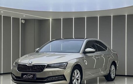 Skoda Superb III рестайлинг, 2022 год, 1 822 000 рублей, 1 фотография