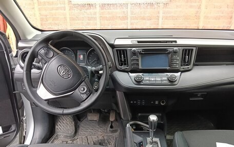 Toyota RAV4, 2016 год, 1 850 000 рублей, 6 фотография