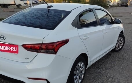Hyundai Solaris II рестайлинг, 2018 год, 1 350 000 рублей, 3 фотография