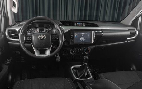 Toyota Hilux VIII, 2022 год, 3 739 000 рублей, 6 фотография