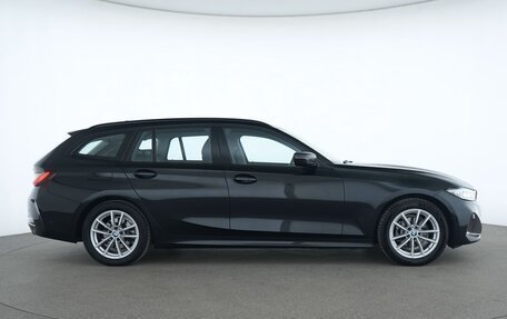 BMW 3 серия, 2023 год, 3 750 000 рублей, 10 фотография