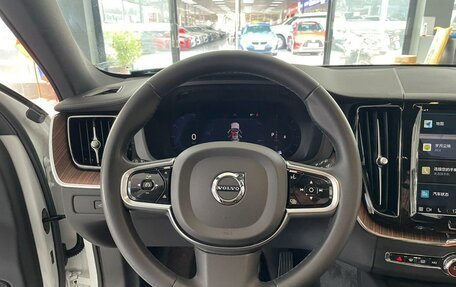 Volvo XC60 II, 2023 год, 4 850 000 рублей, 10 фотография