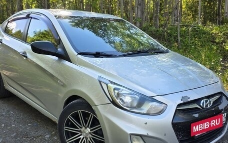 Hyundai Solaris II рестайлинг, 2011 год, 490 000 рублей, 2 фотография