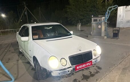 Mercedes-Benz E-Класс, 1996 год, 320 000 рублей, 1 фотография