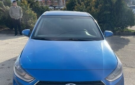 Hyundai Solaris II рестайлинг, 2018 год, 900 000 рублей, 5 фотография