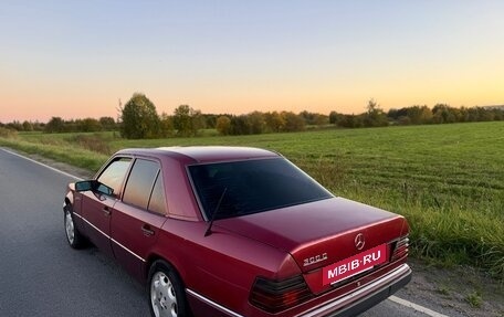 Mercedes-Benz E-Класс, 1993 год, 400 000 рублей, 3 фотография