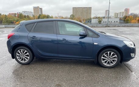 Opel Astra J, 2010 год, 640 000 рублей, 2 фотография