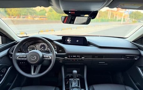 Mazda 3, 2022 год, 1 850 000 рублей, 13 фотография