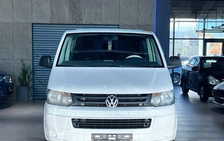 Volkswagen Caravelle T5, 2014 год, 2 120 000 рублей, 2 фотография