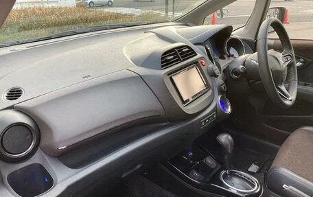 Honda Fit Shuttle I рестайлинг, 2013 год, 750 000 рублей, 14 фотография