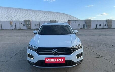 Volkswagen T-Roc I, 2023 год, 1 745 005 рублей, 5 фотография