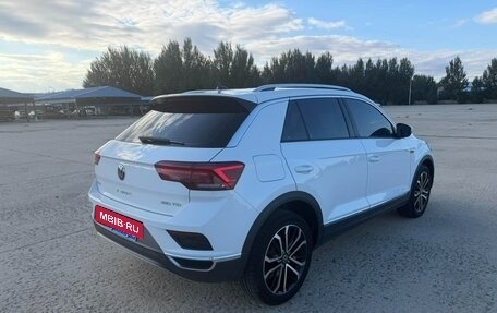 Volkswagen T-Roc I, 2023 год, 1 745 005 рублей, 2 фотография